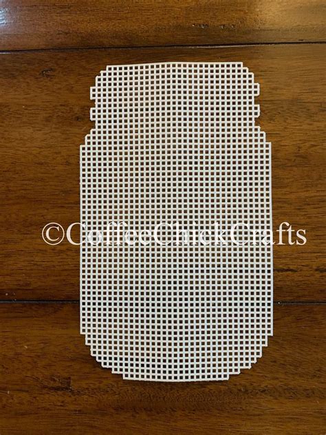 how to cut plastic canvas bag 1