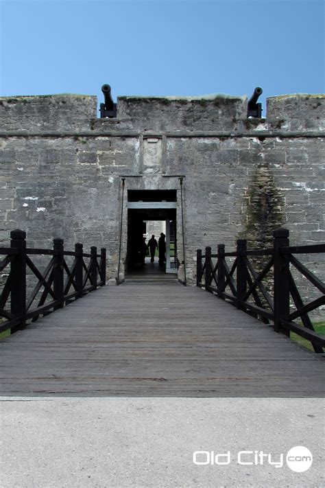 The Castillo de San Marcos coquina fort in St. Augustine, Florida ...