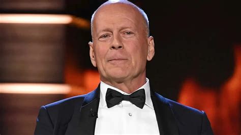 Bruce Willis Primeras Im Genes Junto A Su Nieta En Blanco Y Negro