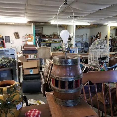 ANTIQUE WAGON WHEEL Hub Heavy Wood And Iron Vintage Table Lamp Works