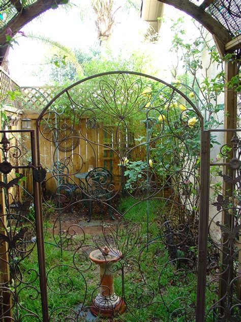 14 Secret Garden Wall Ideas You Must Look | SharonSable