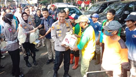 HUT Ke 75 Polwan Polrestabes Bandung Gelar Bakti Sosial Di Kebun Jeruk