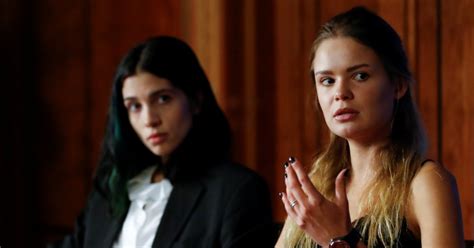 Суд в Москве арестовал на суток участницу Pussy Riot