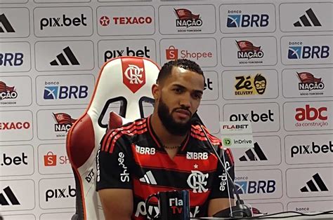 Juninho se diz surpreso Flamengo e evita comparações a