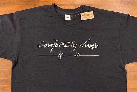 Comfortably Numb Heartbeat Pink Floyd Tee Silver Print Unofficial Bnwt Ebay Pink