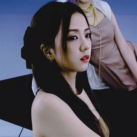 Không xui như hot girl bắp cần bơ nữ sinh K được khen nức nở khi cosplay Jisoo có người nói