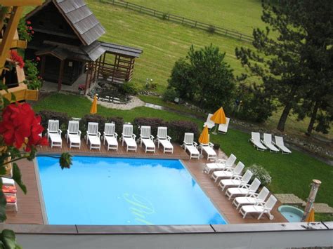 Garten Mit Pool Thermenwelt Hotel Pulverer Bad Kleinkirchheim