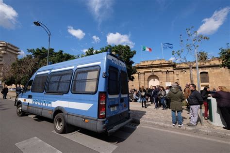 Palermo Emergenza Coronavirus Rivolta Al Carcere Dell Ucciardone La