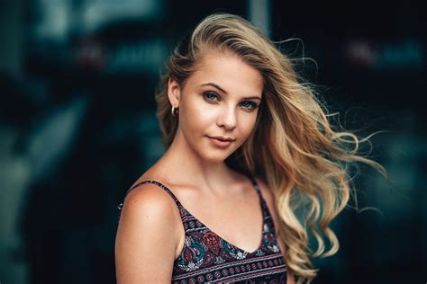 Hintergrundbilder Frau Blond Gesicht Blaue Augen Lange Haare