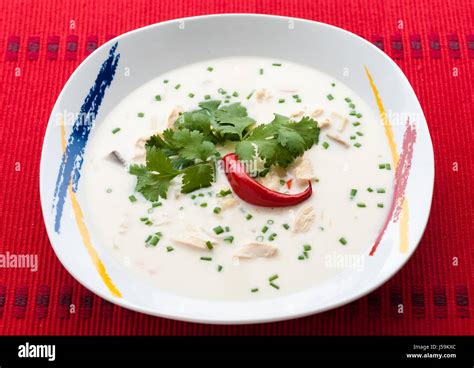 Tom Kha Gai Tom Kha Kai Traditionelle Thail Ndische H Hnchen Kokos