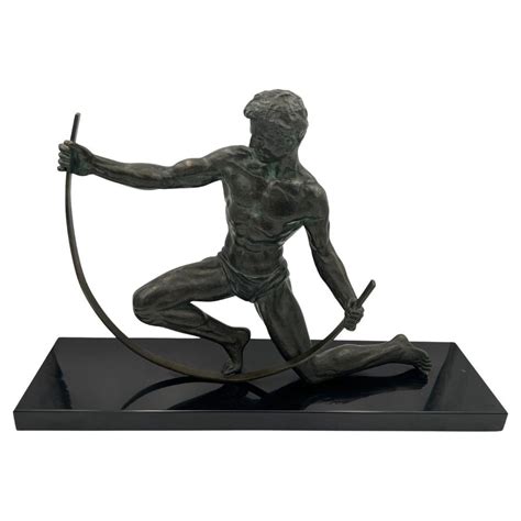 Große französische Art Deco Skulptur Bender aus Bronze von J De