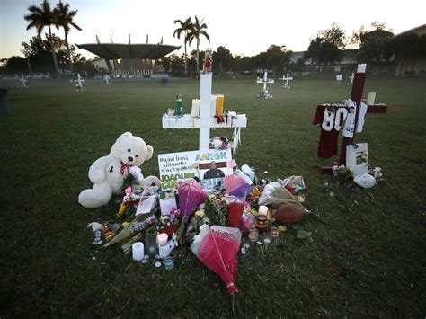 Parkland shooting suspect seen 'smiling and giggling' in jail, records ...