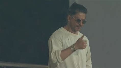 Ipl Shah Rukh Khan Cheers For His Team Kkr In Their St Match