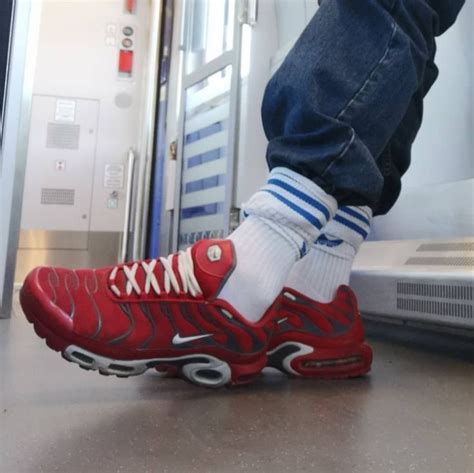 #tn #nike #red Socks Sneakers, Air Max Sneakers, Nike World, Nike Tn ...