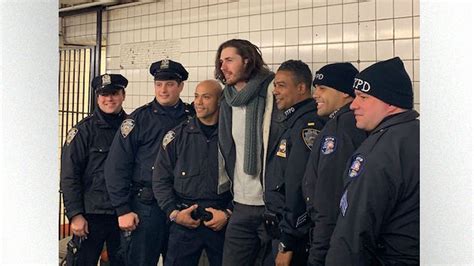 Surprise Hozier Sings Take Me To Church In Nyc Subway Station Ashbydodd