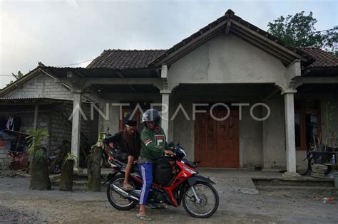 WARGA LERENG GUNUNG MERAPI MENGUNGSI MANDIRI ANTARA Foto