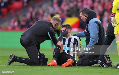 Fabian Schar of Newcastle United receives treatment during the... News Photo - Getty Images