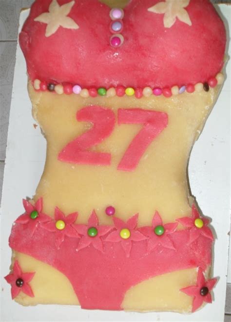 Przepis Tort w kształcie bikini przepis Gotujmy pl