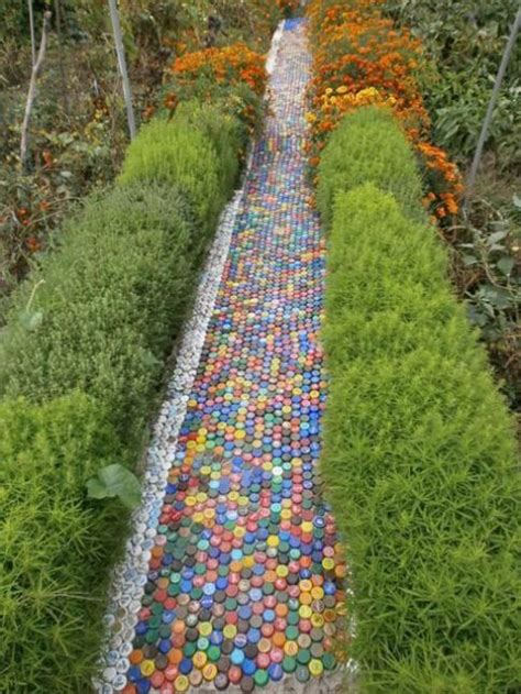 Ideas Para Decorar Jardines Con Botellas