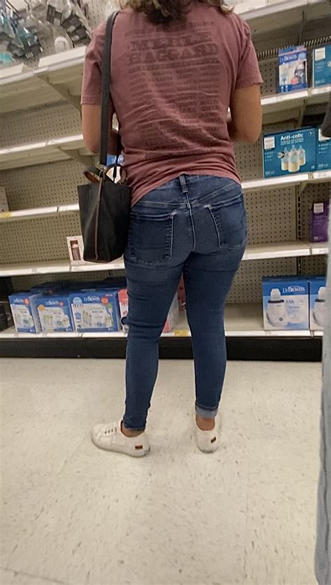 Petite Milf Brunette Filling Out Her Jeans Nicely Tight Jeans Forum