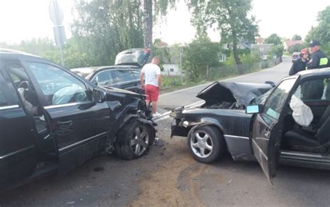 Zderzenie Trzech Aut Nietrze Wa Kieruj Ca Troje Dzieci W Szpitalu