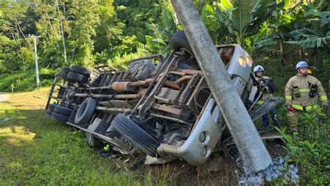 Quem é motorista morto após caminhão tombar na BR 280 em SC