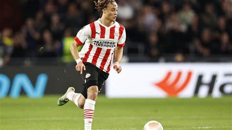 Psv Auteur D Un D But De Saison Remarquable Xavi Simons Tacle Le