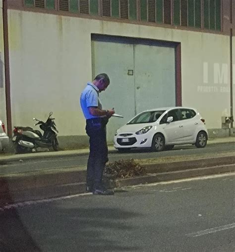 Messina Pedone Investito In Via La Farina Trasportato Al Policlinico