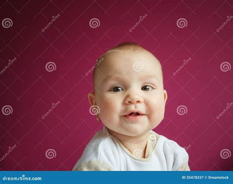 Retrato De Um Bebê De 9 Meses Imagem de Stock Imagem de bonito