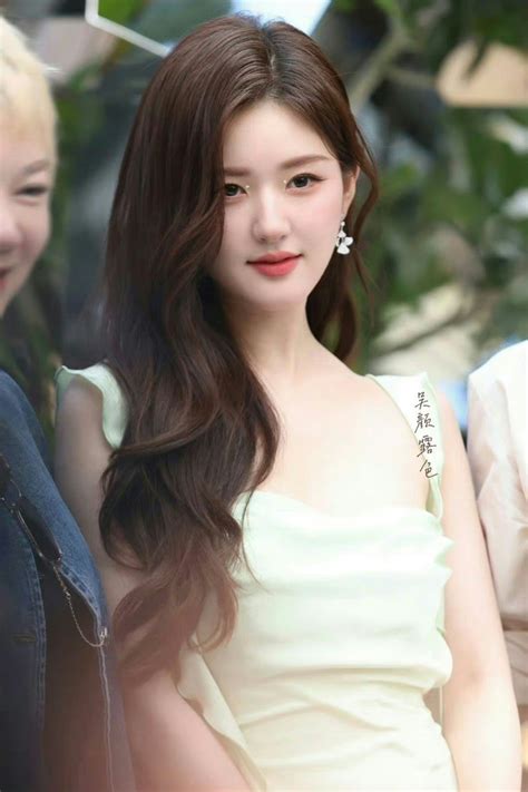 M N V P Ng H T H N Tri U View C N Khi N M U V Y Tr N N Hot Hit