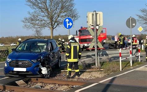 Verkehrsunfall Mit Zwei Verletzten Am Bahn Bergang Zwischen Bolzum Und