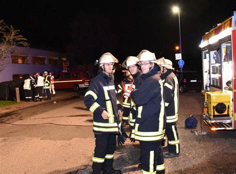 Keller brannte in Hersel 50 Wehrleute waren an der Rheinstraße im Einsatz