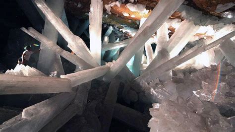 Mexico's Giant Crystal Cave Is Beautiful But Deadly | HowStuffWorks