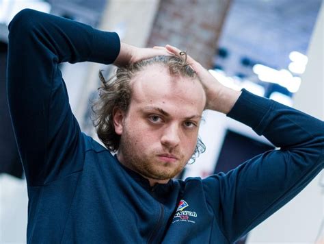 Hans Niemann is so good at chess his hairline did an En passant : r/AnarchyChess