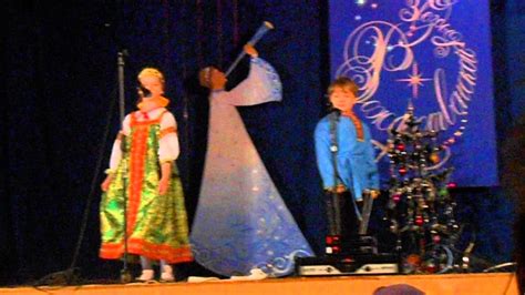 Метелица: Вдоль по улице метелица метёт, скоро все она дорожки заметет ...