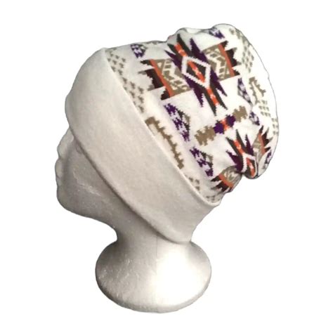 Indigenous design tuque white – Treasures