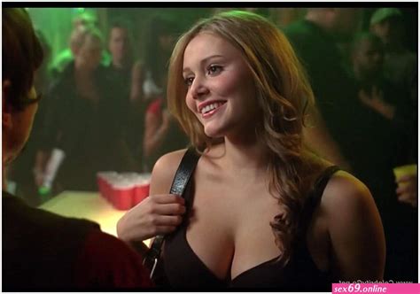 Julianna Guill Nude Sexy Photos