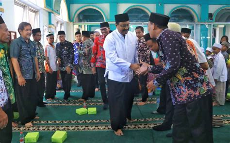 Launching Kampung Zakat Gus Ipul Beri Santunan Untuk Anak Yatim Hingga