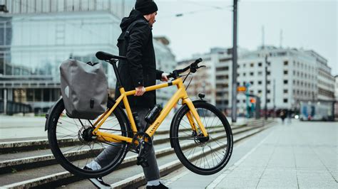 Hybrid bikes vs city bikes. Which should you choose? | CANYON FI