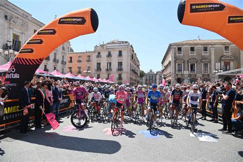 Giro D Italia A Messina Vince Demare E Nibali Si Gode L Abbraccio