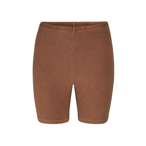 SKIMS Outdoor Basics Collection: Shop Bike Shorts, Leggings & Bras | StyleCaster