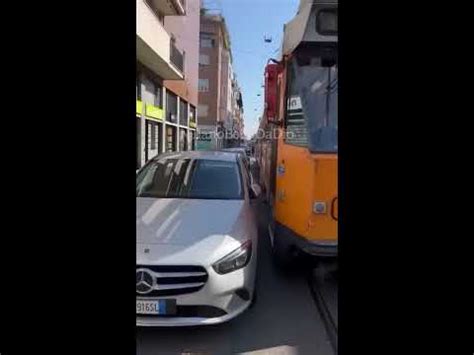 Tramviera Non Vuole Rischiare Automobilista Si Becca Una Multa Salata