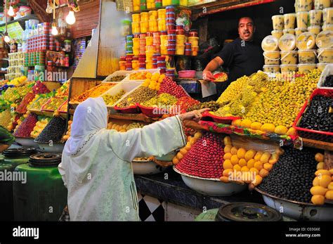 Meknes Souk Banque Dimage Et Photos Alamy