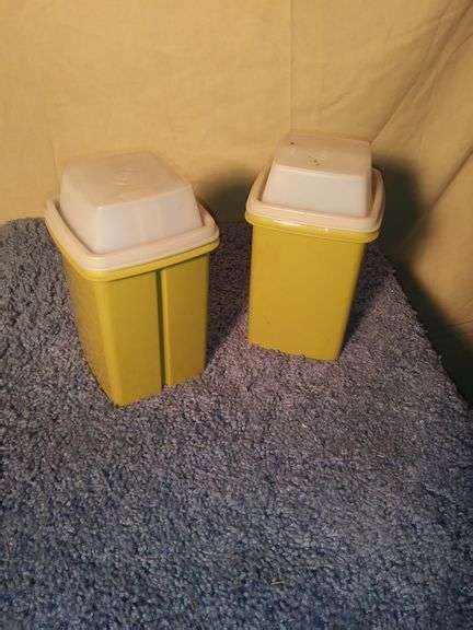 Tupperware Lot Lil Dusty Online Auctions All Estate Services Llc