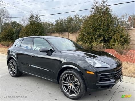 2023 Porsche Cayenne Platinum Edition Exterior Photos