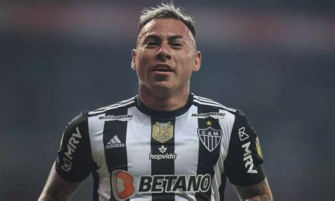 Criticado Pela Torcida Do Galo Eduardo Vargas Vira Alvo Do Flamengo