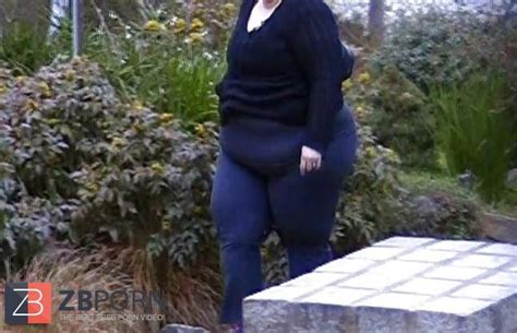 PLUMPLUV Out And About ZB Porn