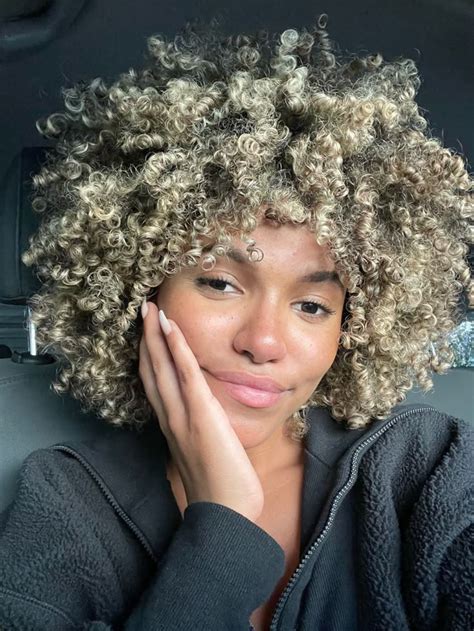 Platinum Blonde Curly Natural Fro Kamrinwhite Blonde Curly Hair Really Curly Hair Blonde