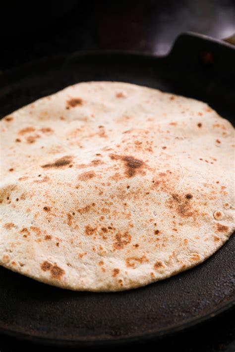 Fresh And Hot Soft Indian Roti Recipe | Desi~licious RD