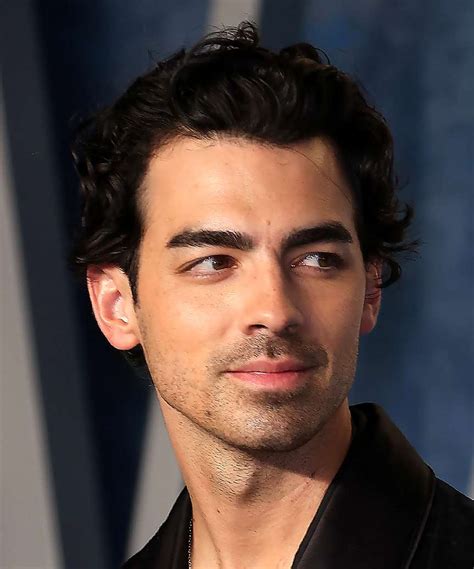 Joe Jonas Hairstyles And Haircuts Celebrity Hair Ideas